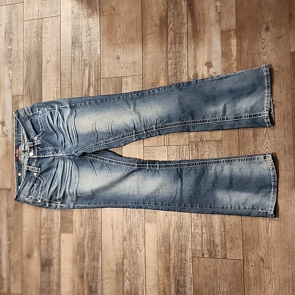 Wm Royalty jeans size 6 with embroidered & rhinestone pockets